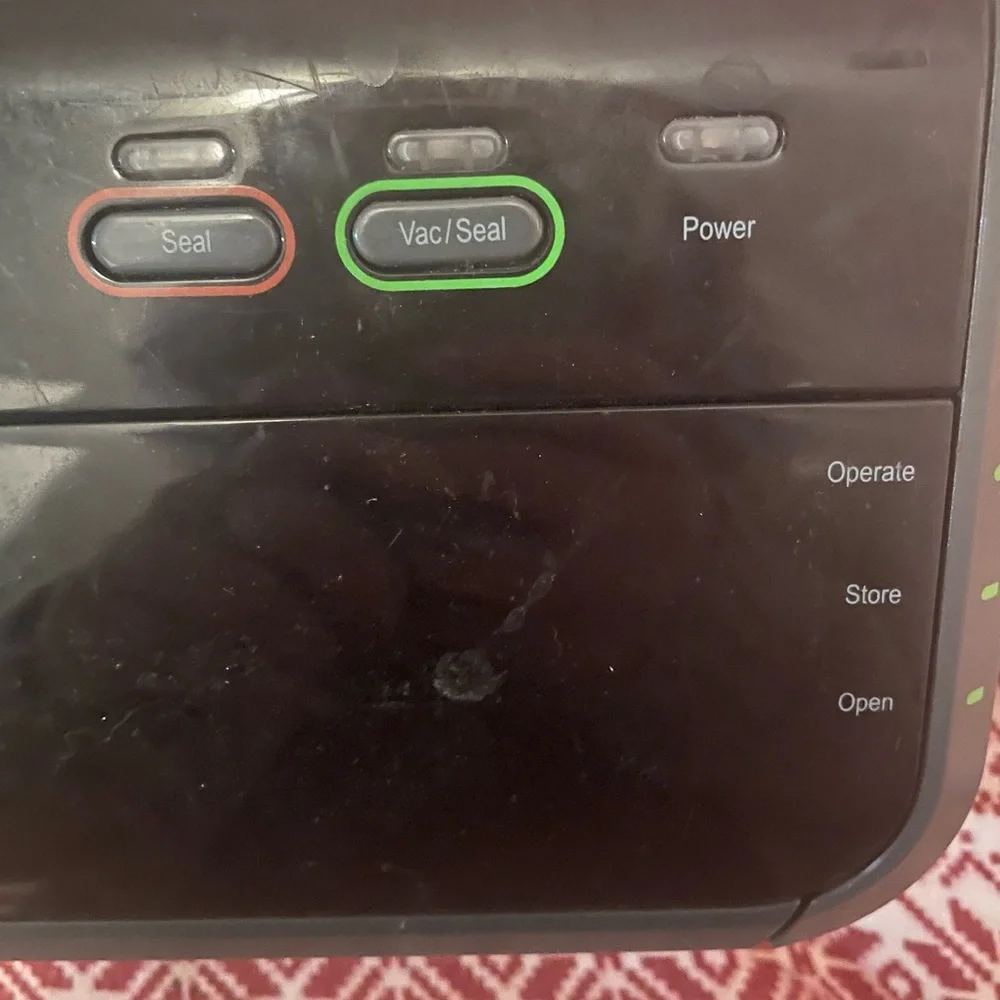 FoodSaver Vacuum Sealer in Black